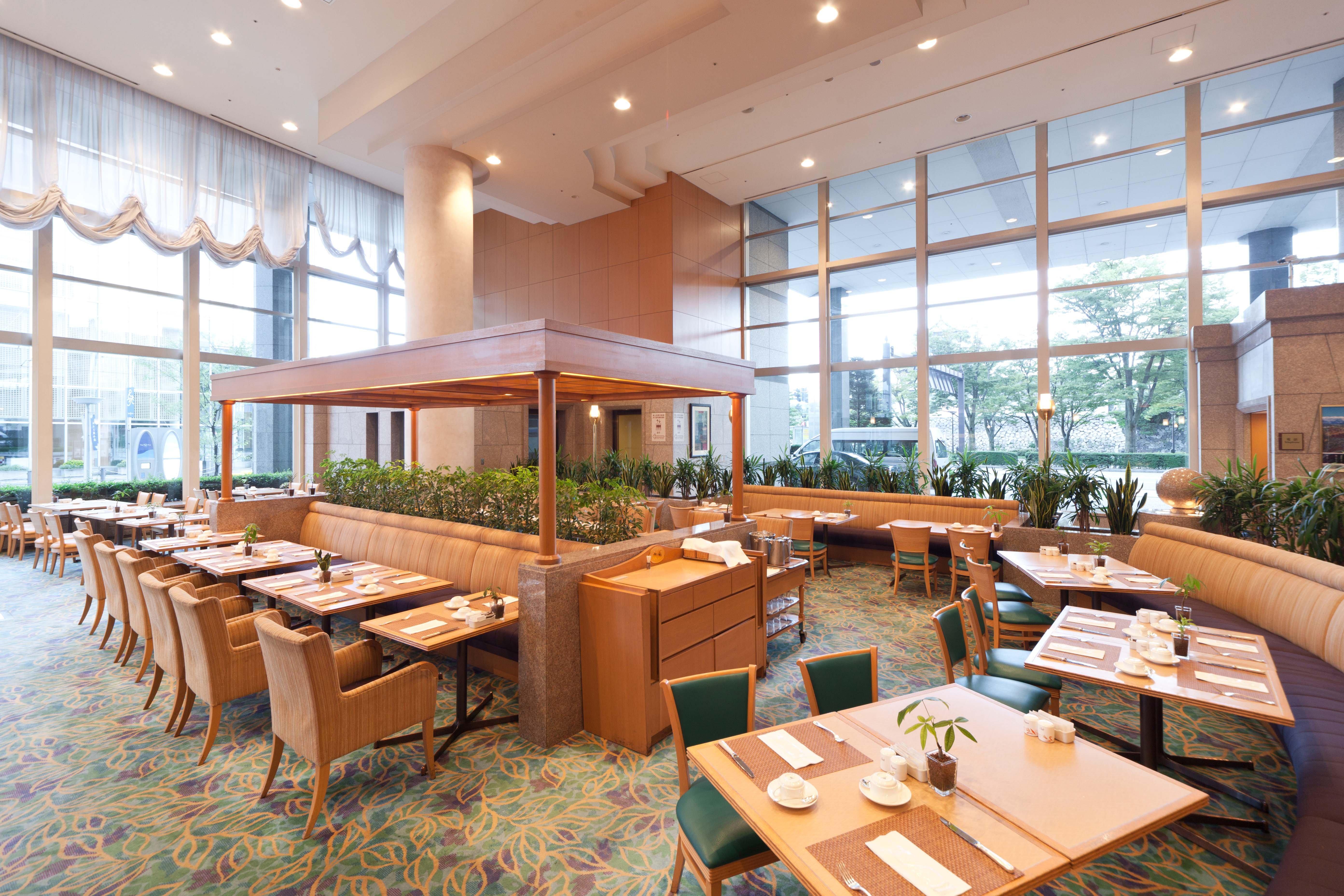 Ana Crowne Plaza Toyama By Ihg Hotell Exteriör bild