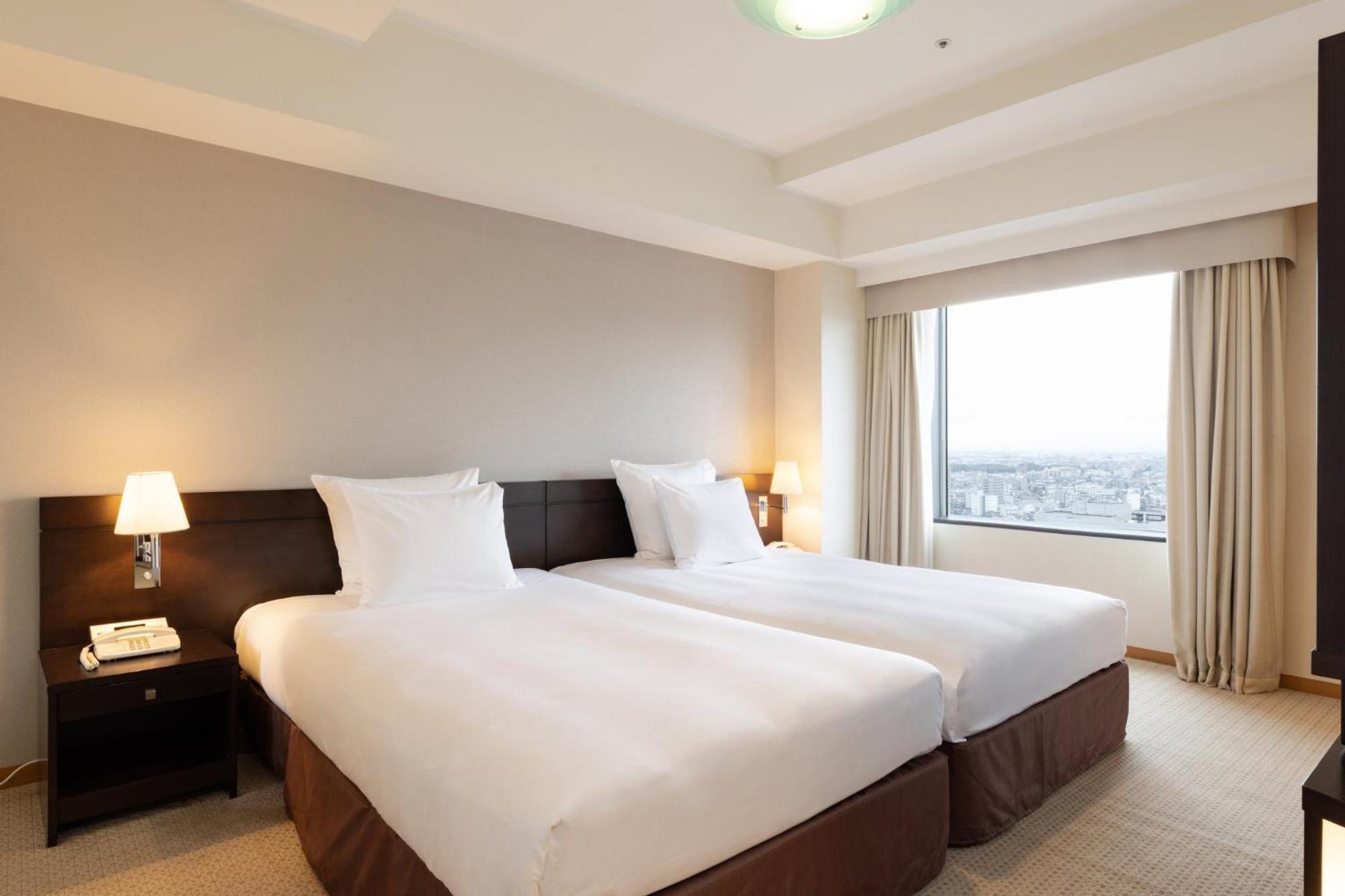 Ana Crowne Plaza Toyama By Ihg Hotell Exteriör bild