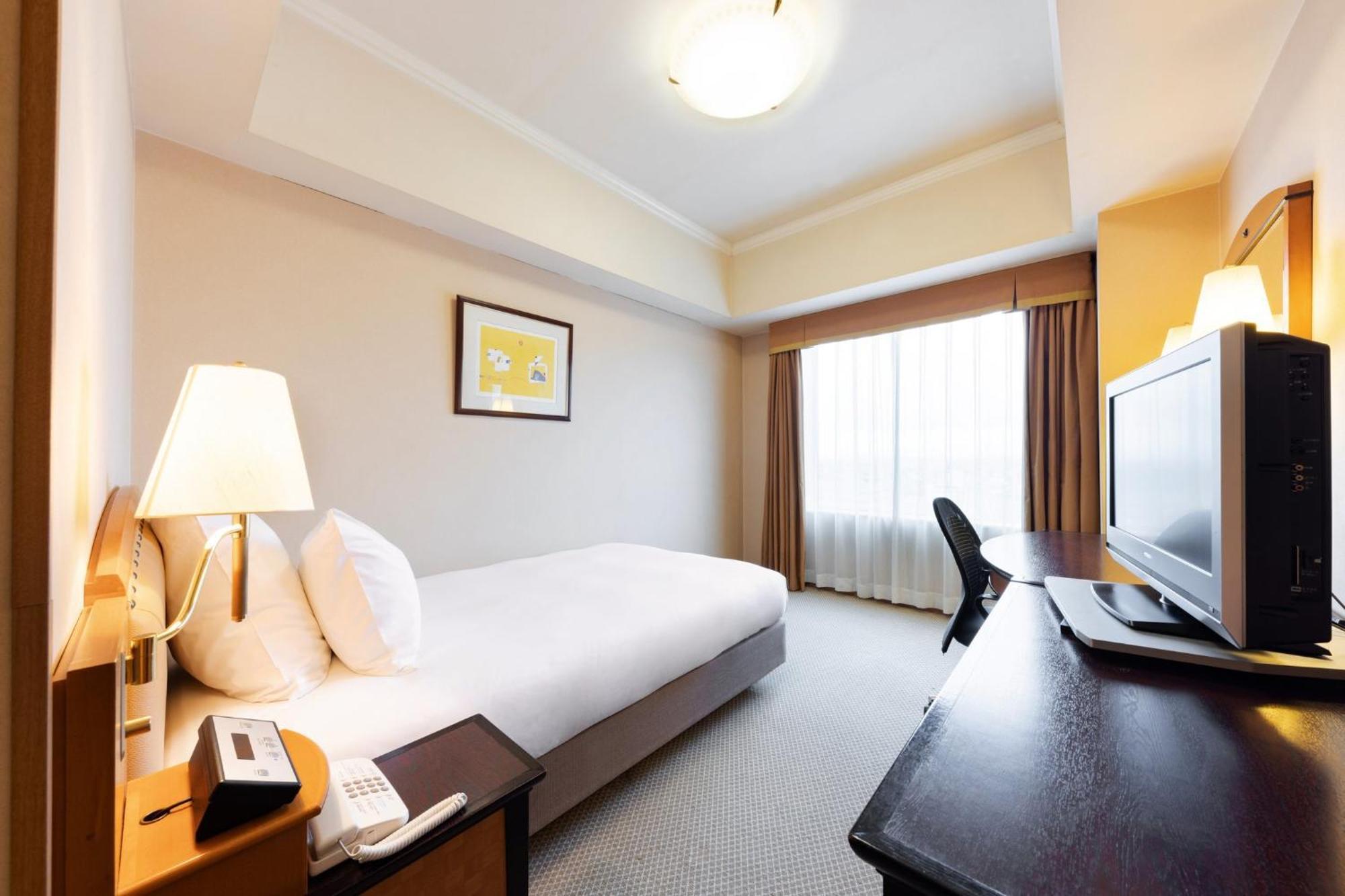 Ana Crowne Plaza Toyama By Ihg Hotell Exteriör bild