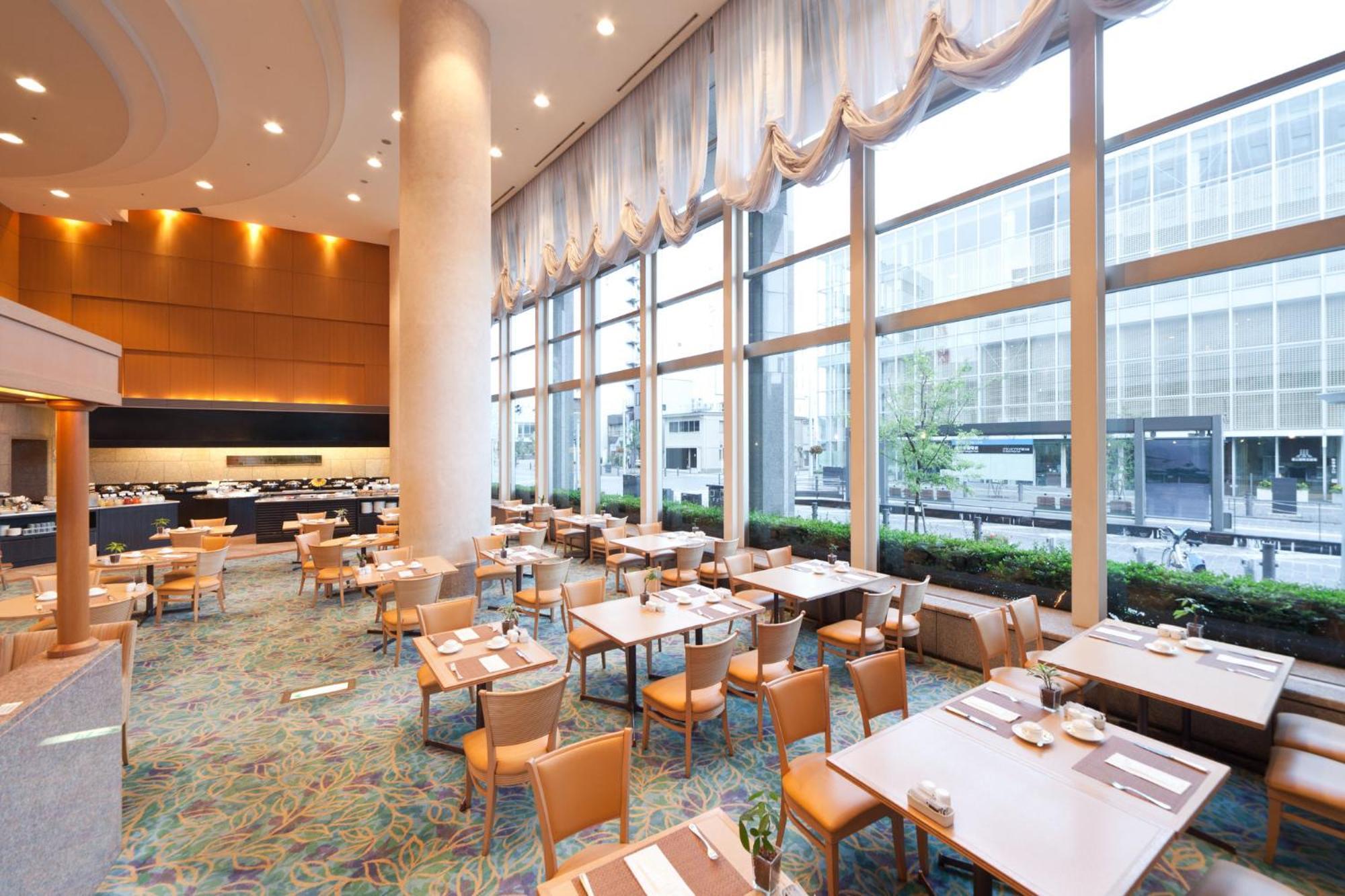 Ana Crowne Plaza Toyama By Ihg Hotell Exteriör bild