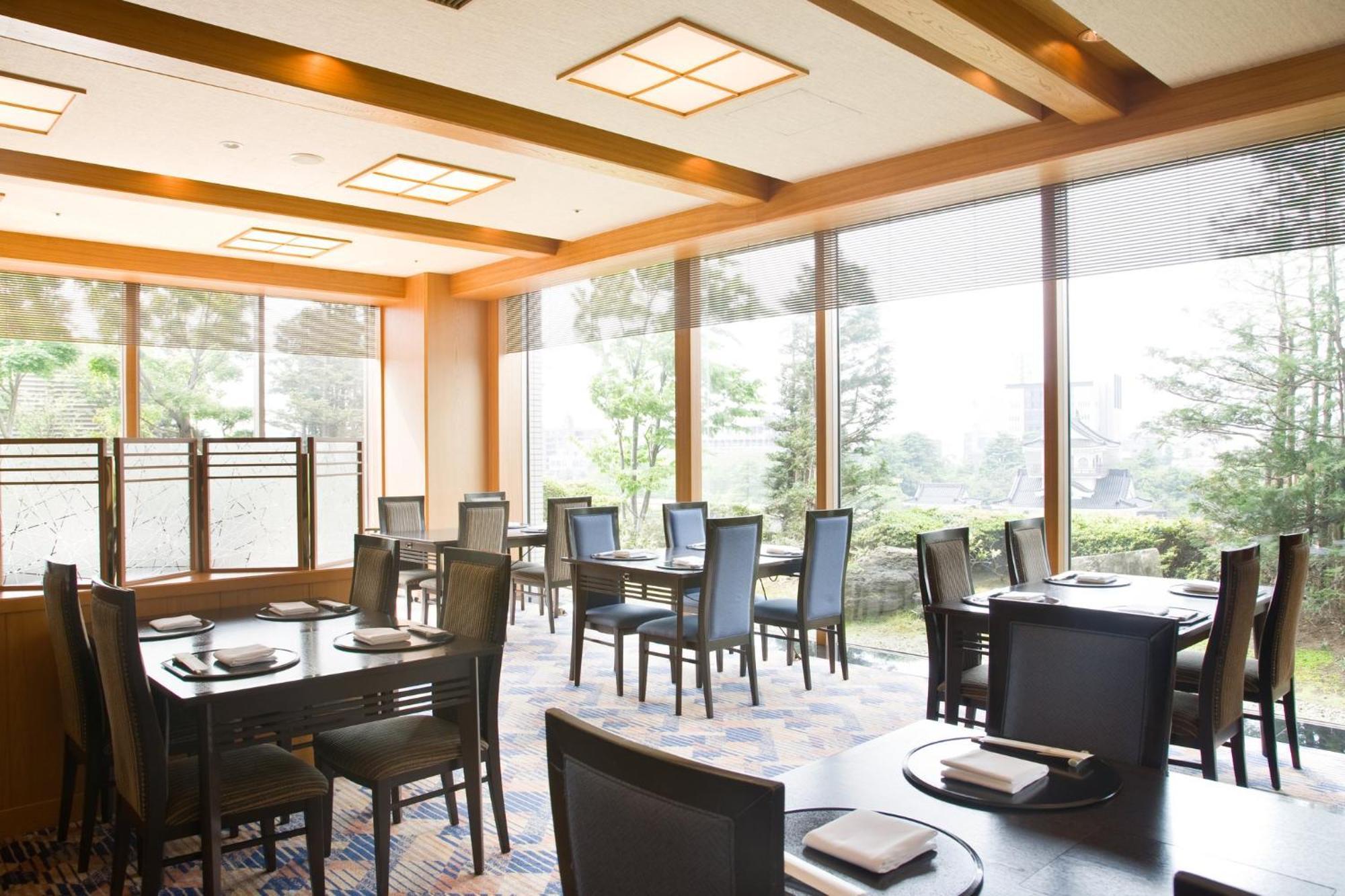 Ana Crowne Plaza Toyama By Ihg Hotell Exteriör bild