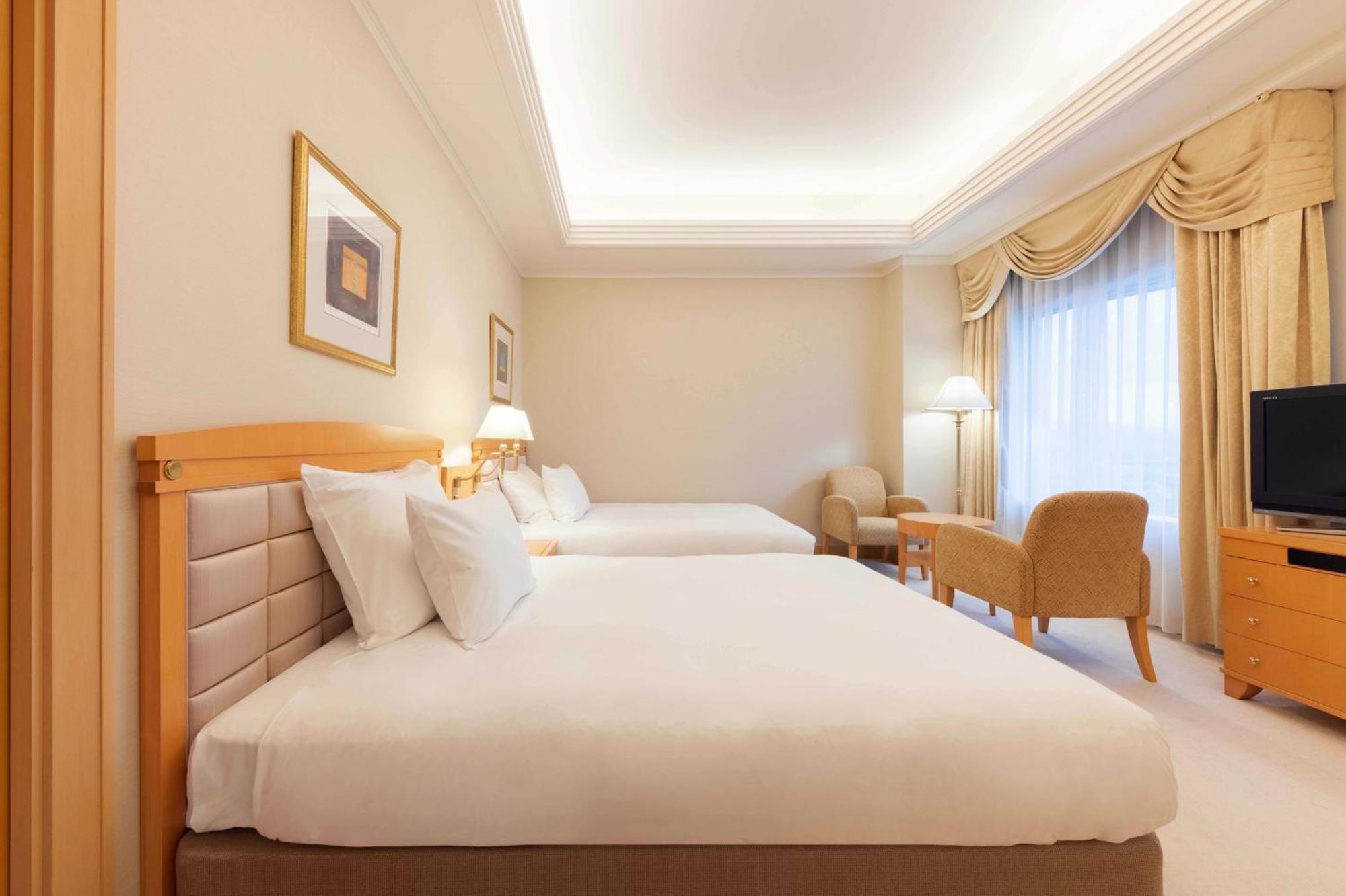 Ana Crowne Plaza Toyama By Ihg Hotell Exteriör bild