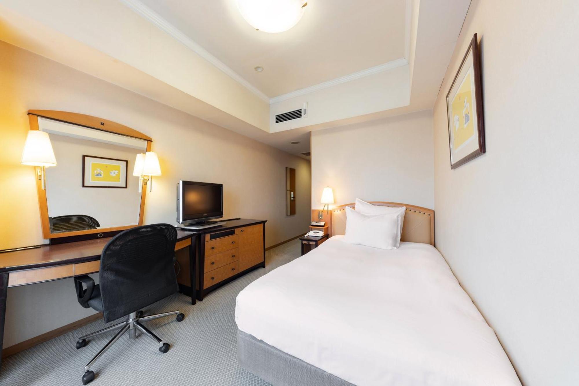 Ana Crowne Plaza Toyama By Ihg Hotell Exteriör bild
