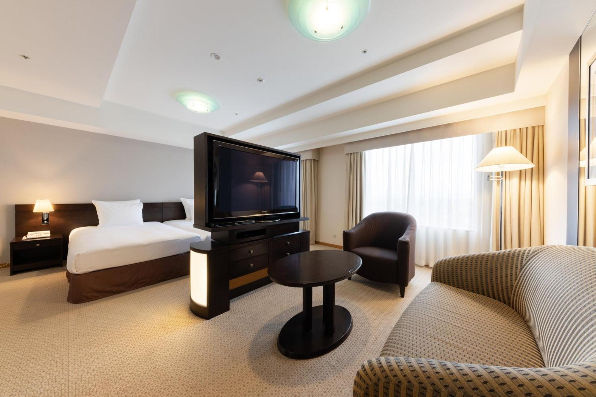 Ana Crowne Plaza Toyama By Ihg Hotell Exteriör bild