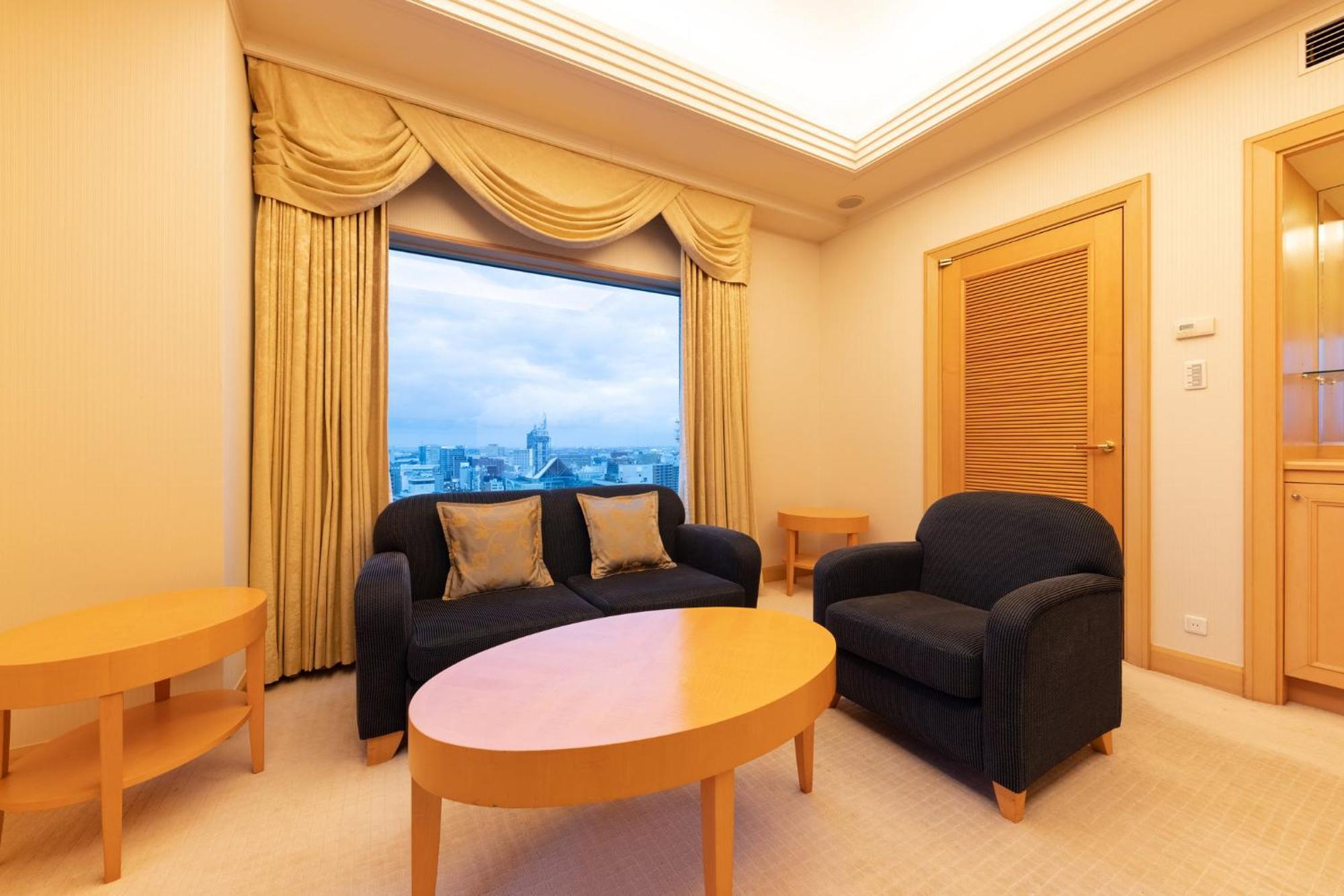 Ana Crowne Plaza Toyama By Ihg Hotell Exteriör bild